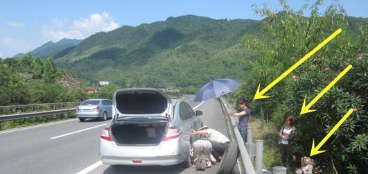 换备胎不少坏人借口问路,结果伺机谋害独自开车的女性.