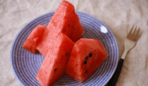 果酒技术: 西瓜酒的酿制方法 西瓜酒的做法 西瓜酒的功效