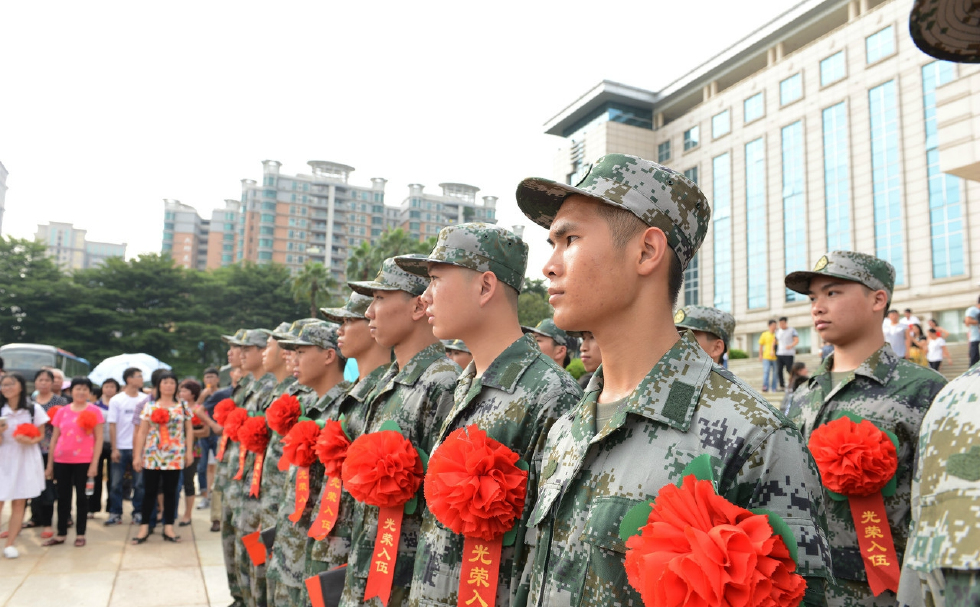 依法服兵役是每个公民的神圣义务