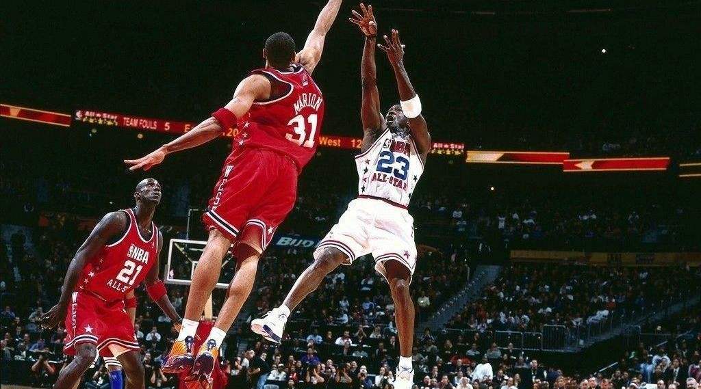 迈克尔-乔丹把篮球技术的观赏性演绎到了极致,真心美如.