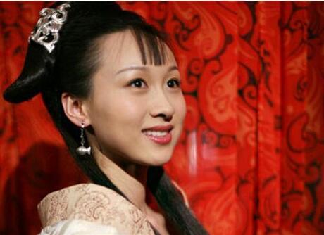 皇帝曾独宠她一人,但很快又将她抛弃,最后在墓园度过余生