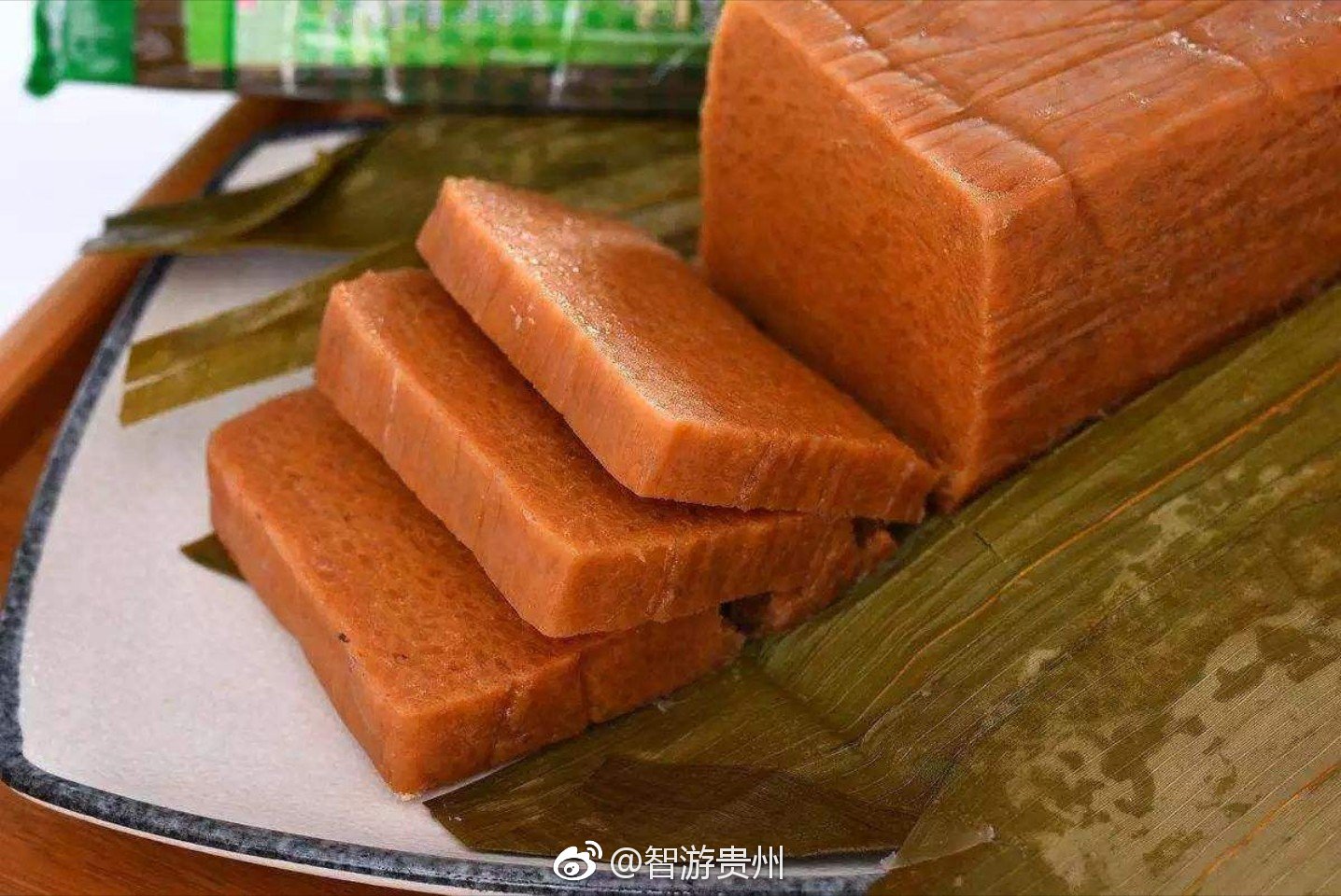 黄糕粑是贵州清镇的一种小吃,将黄糕粑切成薄片