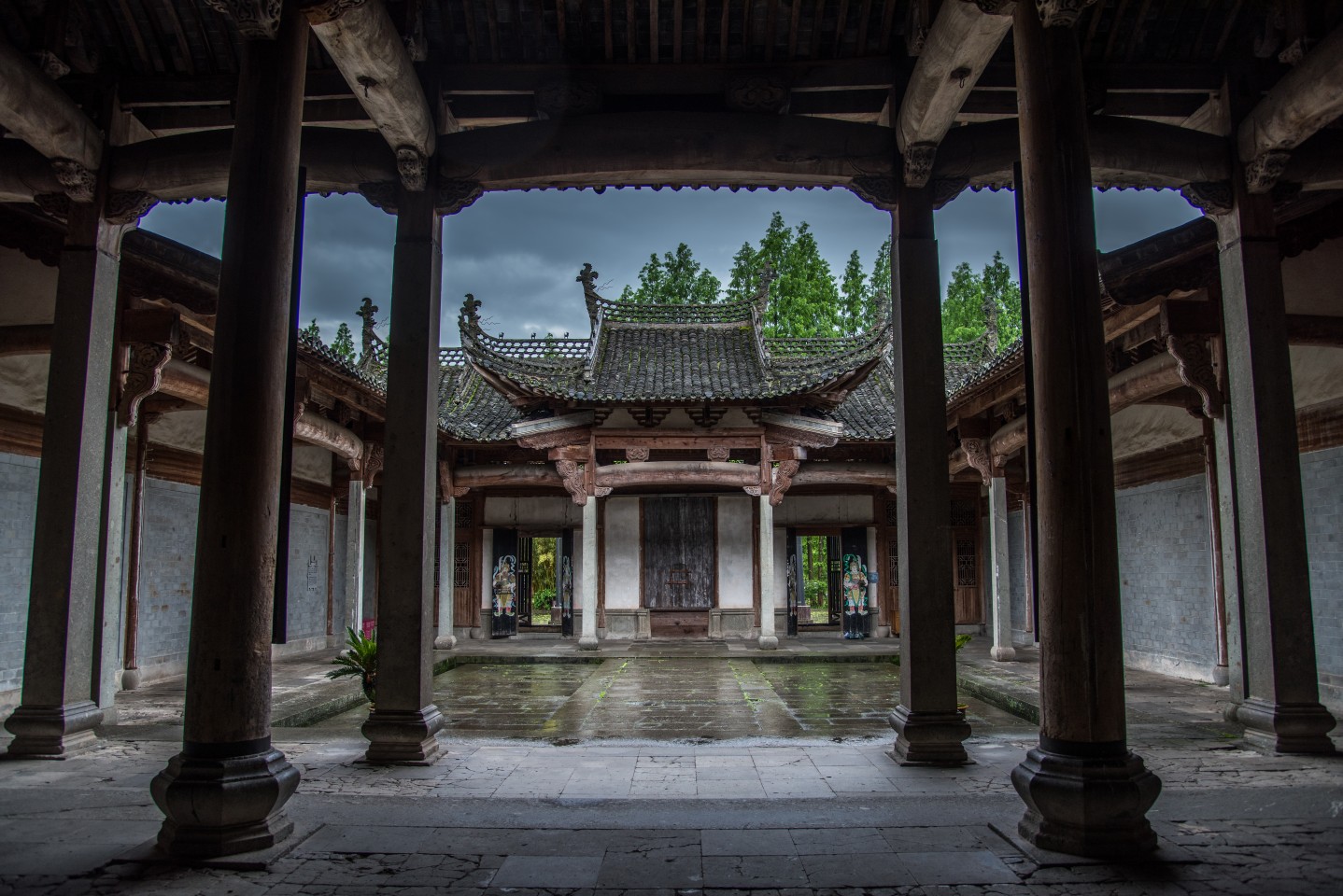 雨中,徽州古建筑,穿越到几百年前的那一场梦