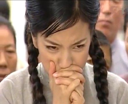 依萍第一次见秦五爷时还记得依萍的态度吗