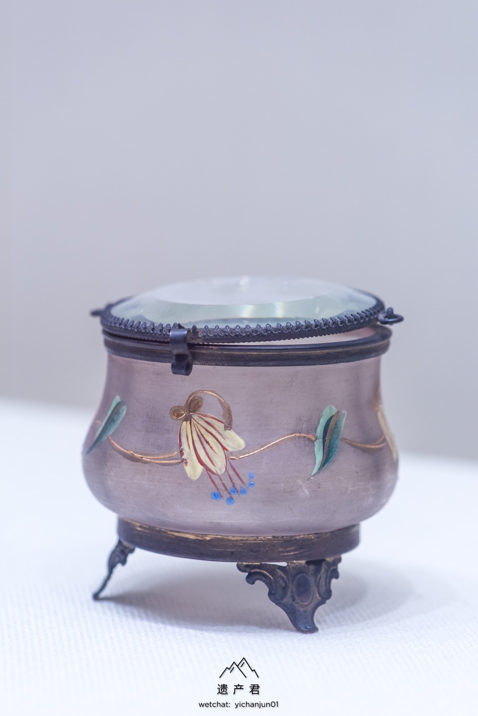 沈阳故宫博物院藏· 清代白玻璃粉彩镜盖粉盒_新浪看点