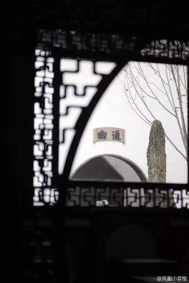 《园冶》中,提出『取景在借』借法多样:远,邻,仰,俯,对于凭窗借景,他