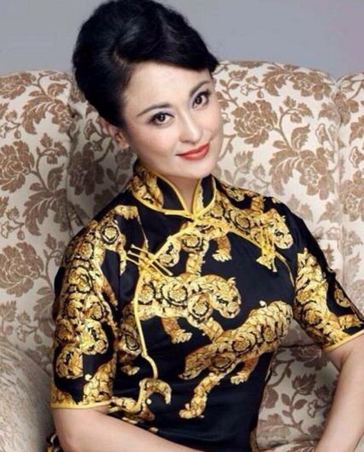 27年前雪山飞狐的若兰嫁入豪门成阔太今48岁依旧美艳