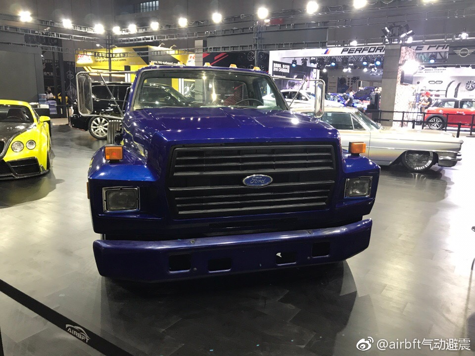 全国首台福特f700卡车改装气动避震airbft