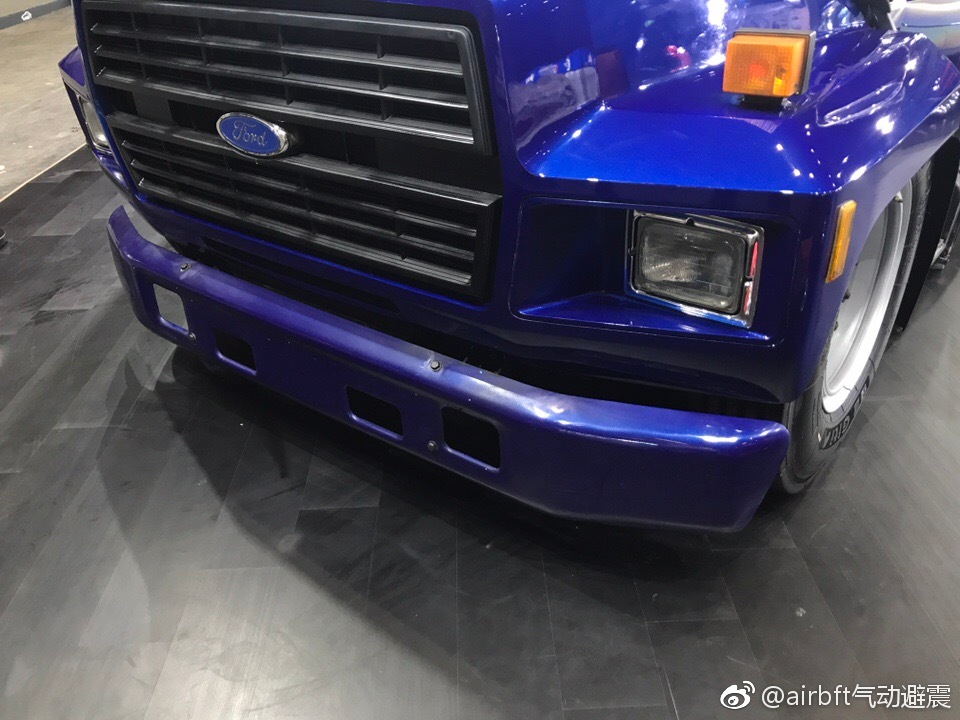 全国首台福特f700卡车改装气动避震airbft