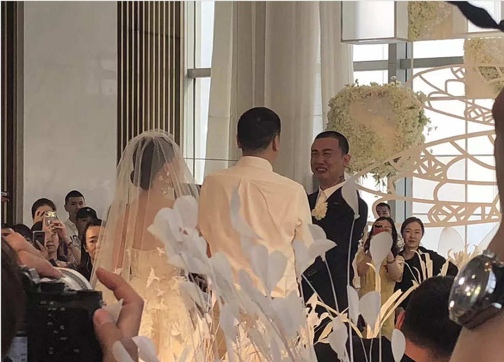 gai周延在婚礼上哭了个泪流满面他真的是很爱很爱王斯然