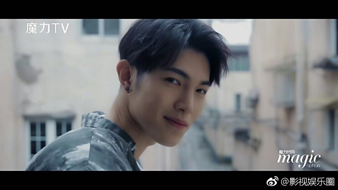 安利全世界最好的优雅王子韩沐伯会拉大提琴和小提琴