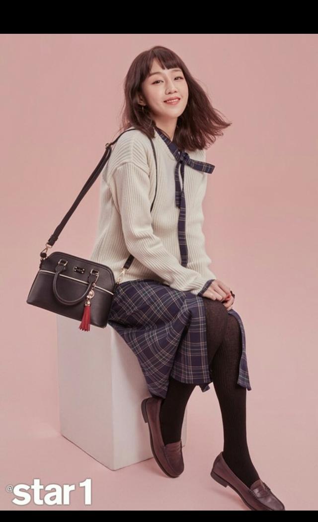 韩女星朴宝蓝时装杂志写真曝光 走轻熟女风格