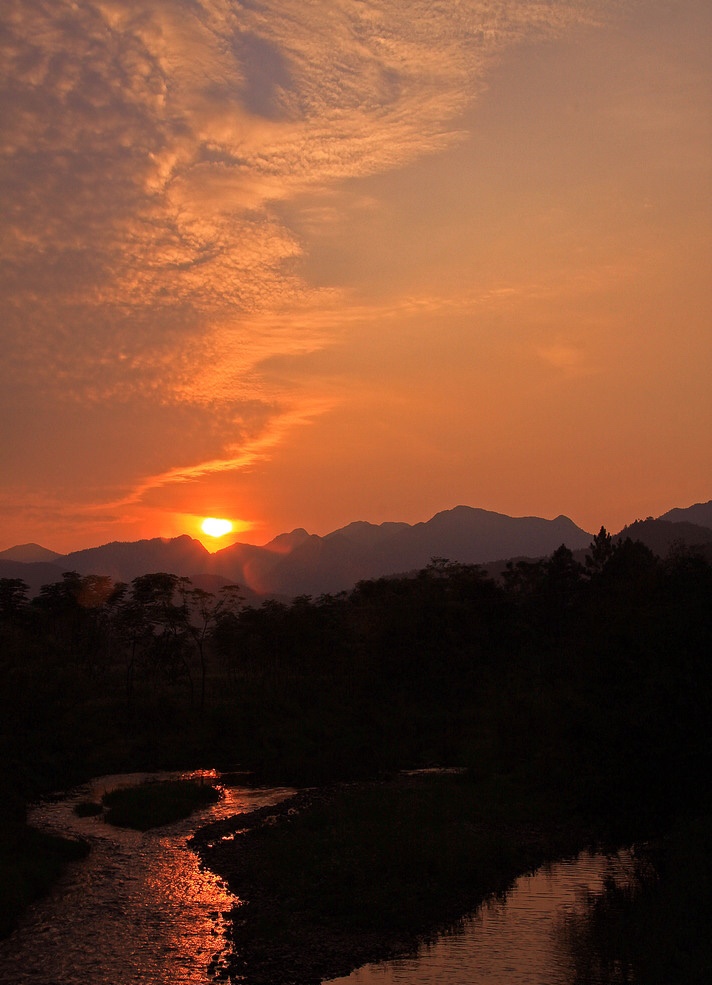 夕阳一点如红豆已把相思写满天