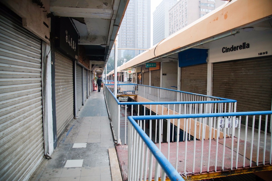 西安人曾经的淘宝圣地,小寨百汇多家店铺关停