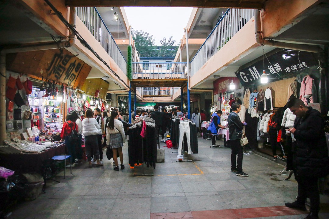 西安人曾经的淘宝圣地,小寨百汇多家店铺关停