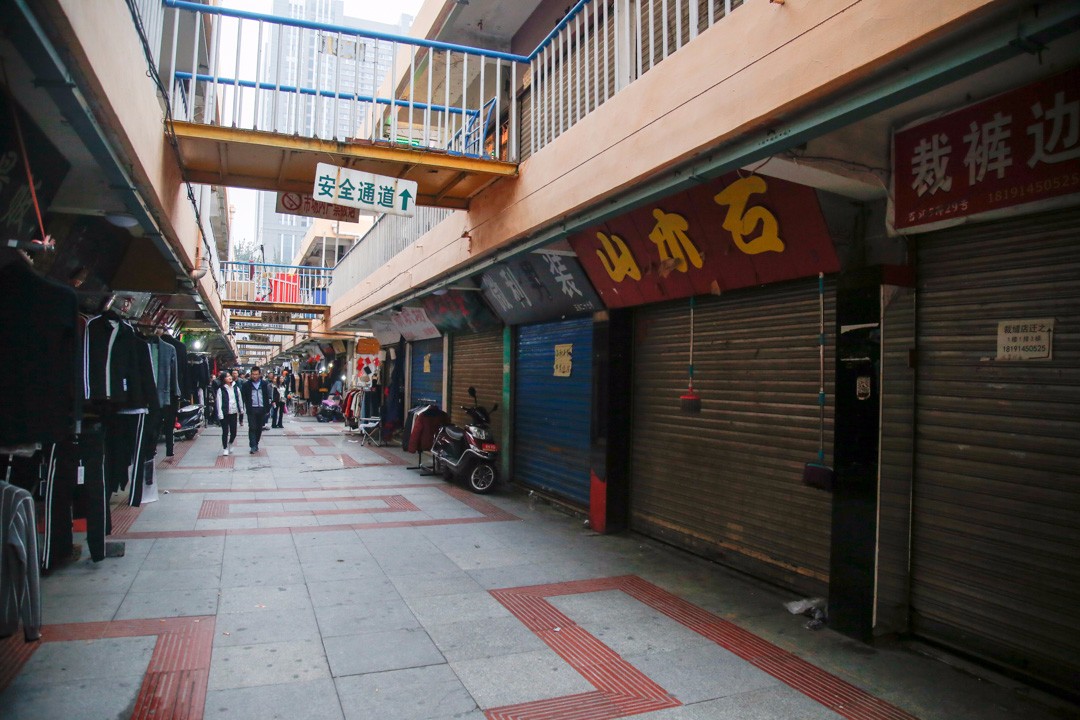 西安人曾经的淘宝圣地,小寨百汇多家店铺关停