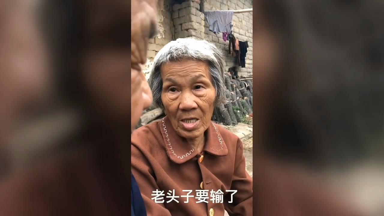 玩吃鸡奶奶这样打败孙子,套路好深
