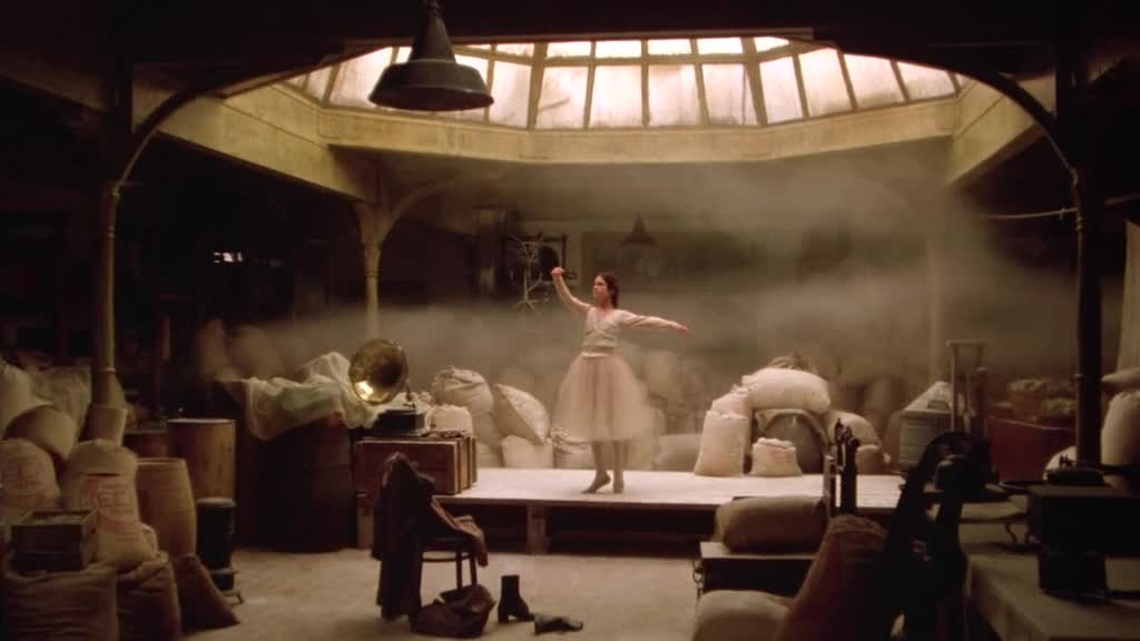 电影《美国往事》詹妮弗康纳利名垂影史的一段仓库芭蕾!