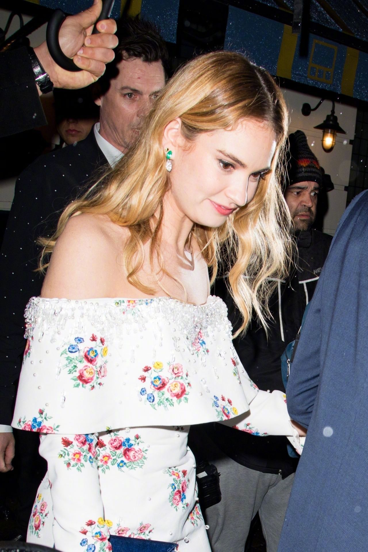 莉莉詹姆斯lily james在伦敦mayfair出席 "the guernsey literary an