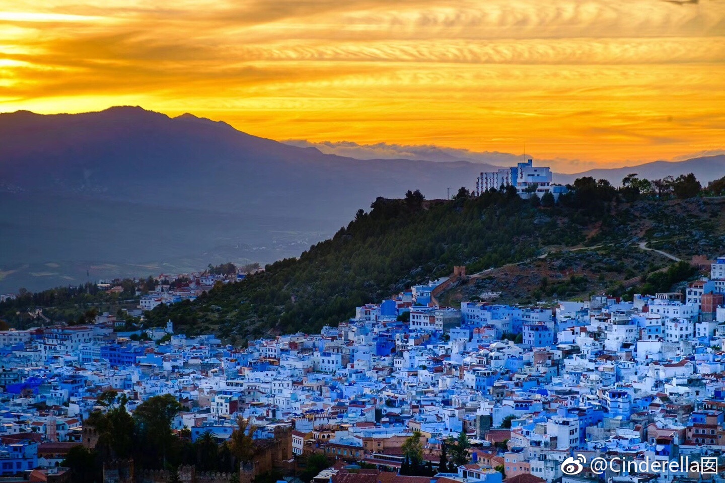 听说蓝色是最接近天堂的颜色,舍夫沙万是最接近天堂的小镇