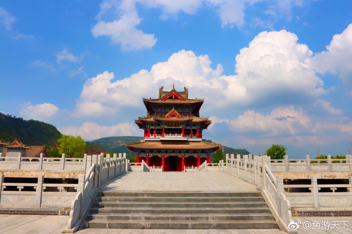 来到崇信县博物馆,没想到一座县级博物馆竟然如此恢宏