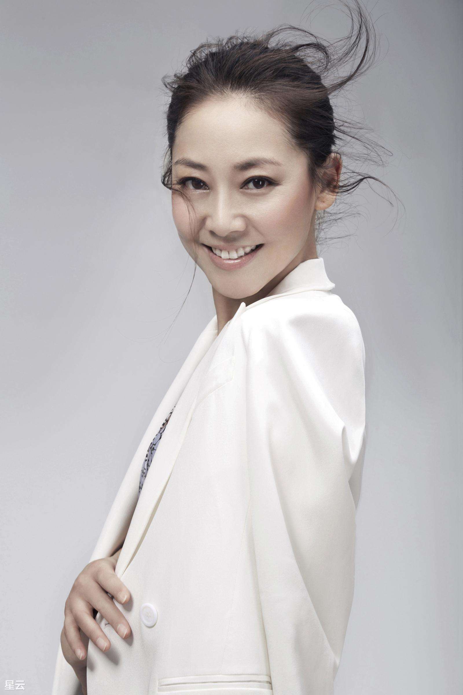 演多个经典角色零绯闻:妻子背景好却没走红|张卫健|张茜|绯闻_新浪