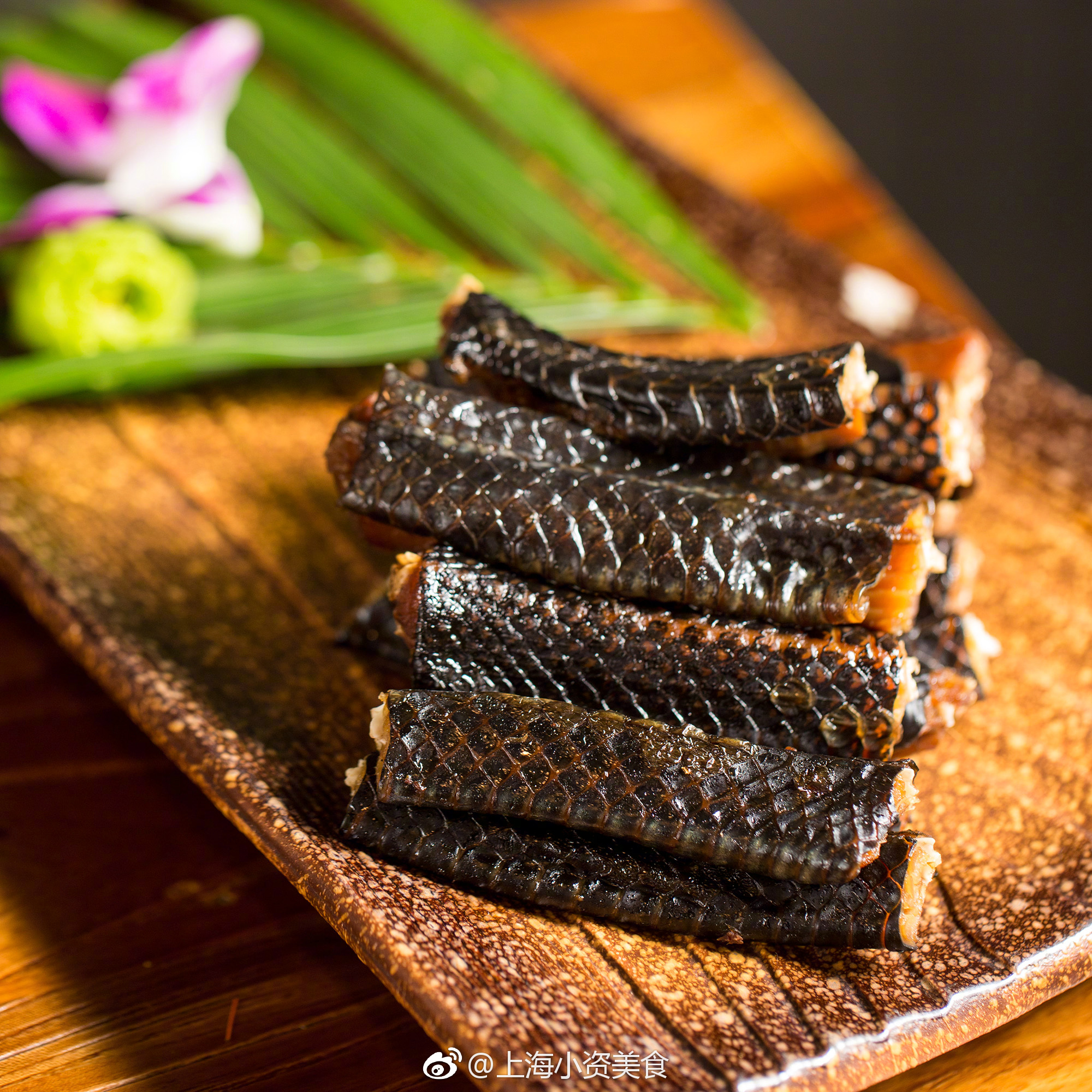 招牌就是湖南菜口味蛇!还有小龙虾和烧烤,道道精彩,晚上来超级热闹!