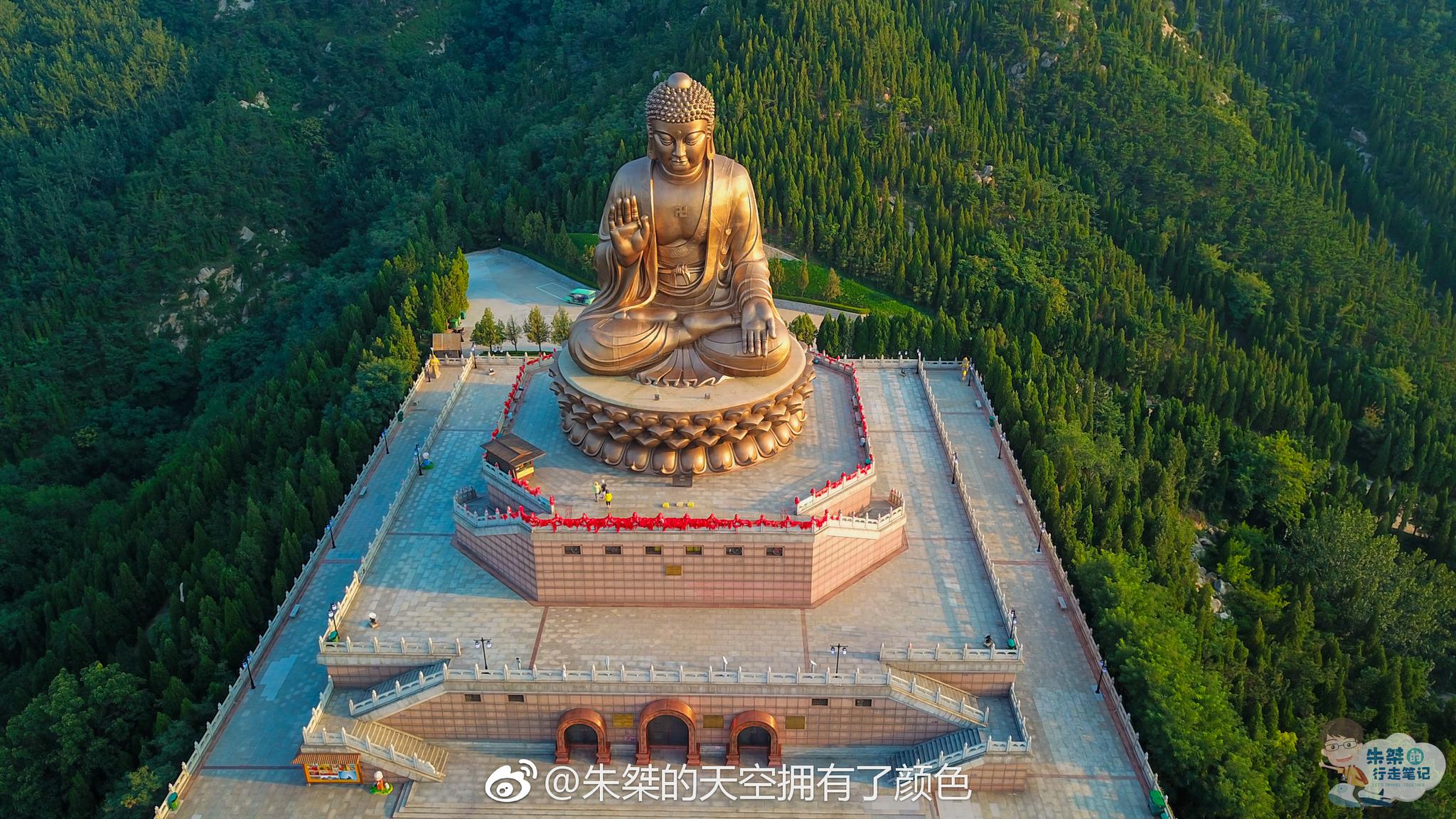 南山大佛位于胶东半岛烟台市龙口南山旅游景区内