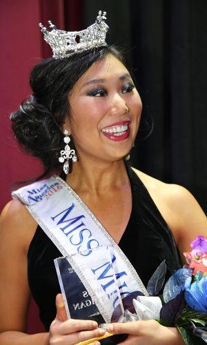 作为美籍华人的她当选了密歇根州小姐,为什么不服的是我们