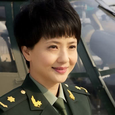 52岁无戏可拍,老公去世守寡10年,如今女儿长的比她还美