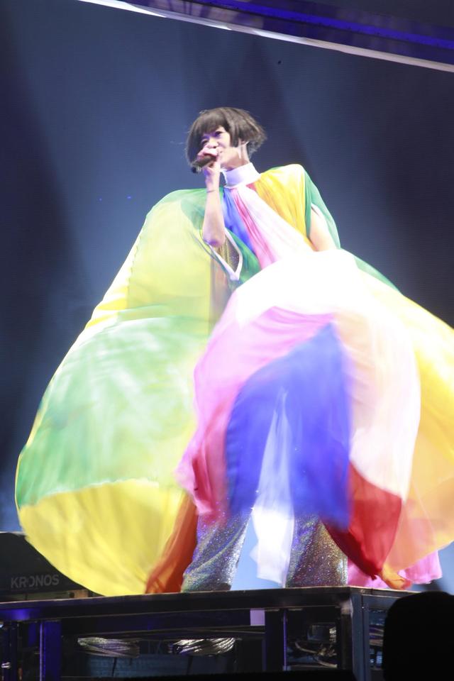 不再以唱歌为发展主业,但是爱唱歌却是事实,所以赵学而在很多年后的