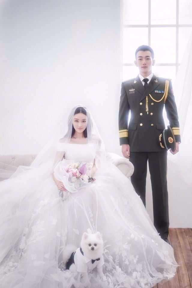 据悉张馨予的丈夫何捷是现役军官,不仅颜值在线,在部队也是成绩优异