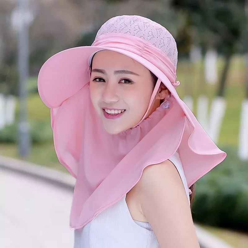 第二种戴法就是先掀开第一层面纱