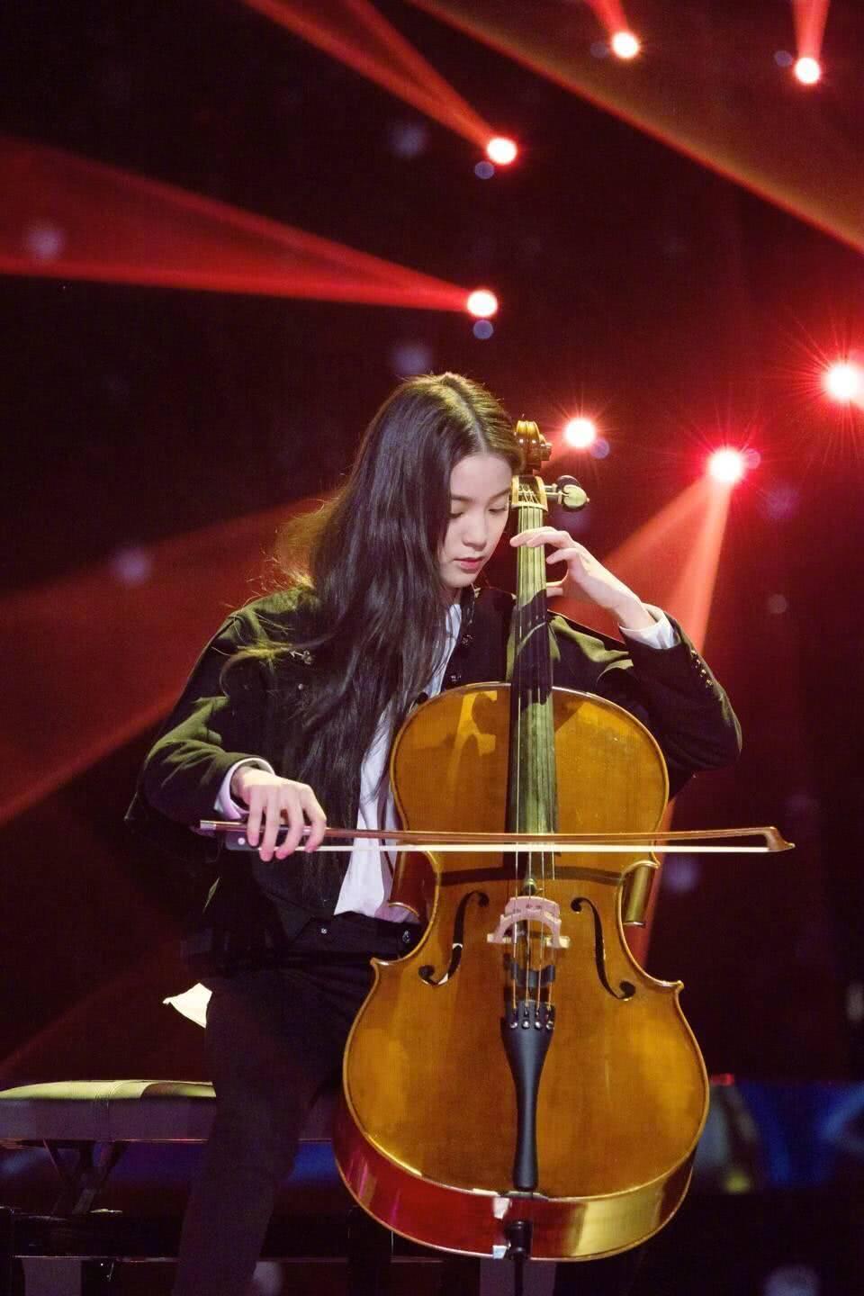欧阳娜娜演奏大提琴照片集锦每一张照片都美翻了