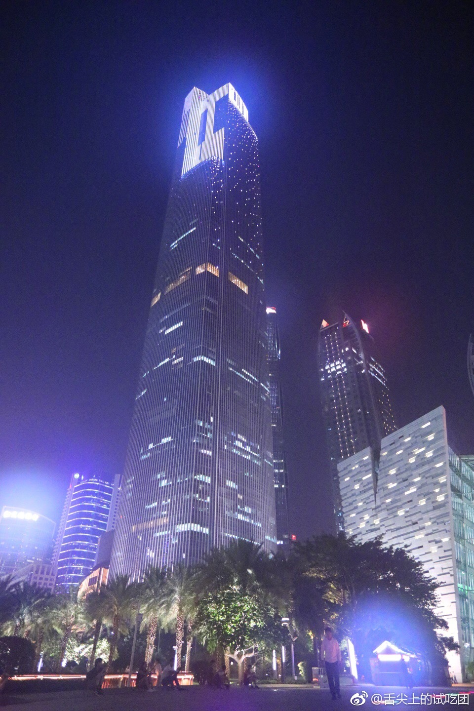 k11是广州年轻人打卡的胜地,在岭南真味吃广东点心,顺便看广州塔夜景.