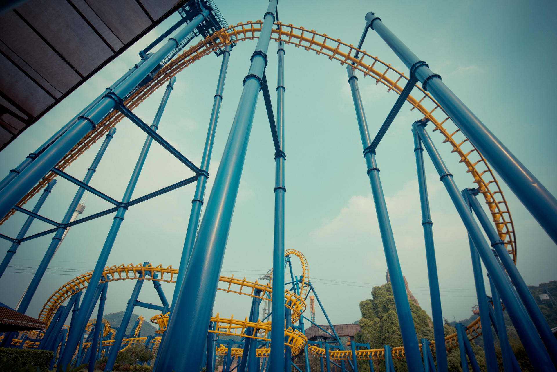 摄影师用高速快门,定格下过山车精彩瞬间|杭州乐园|快门|过山车_新浪