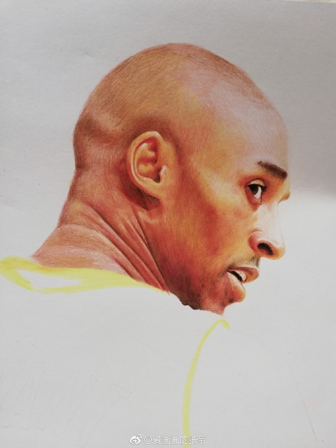 球迷手绘科比画像,这堪比照片!(:@爱画画的张帝 )