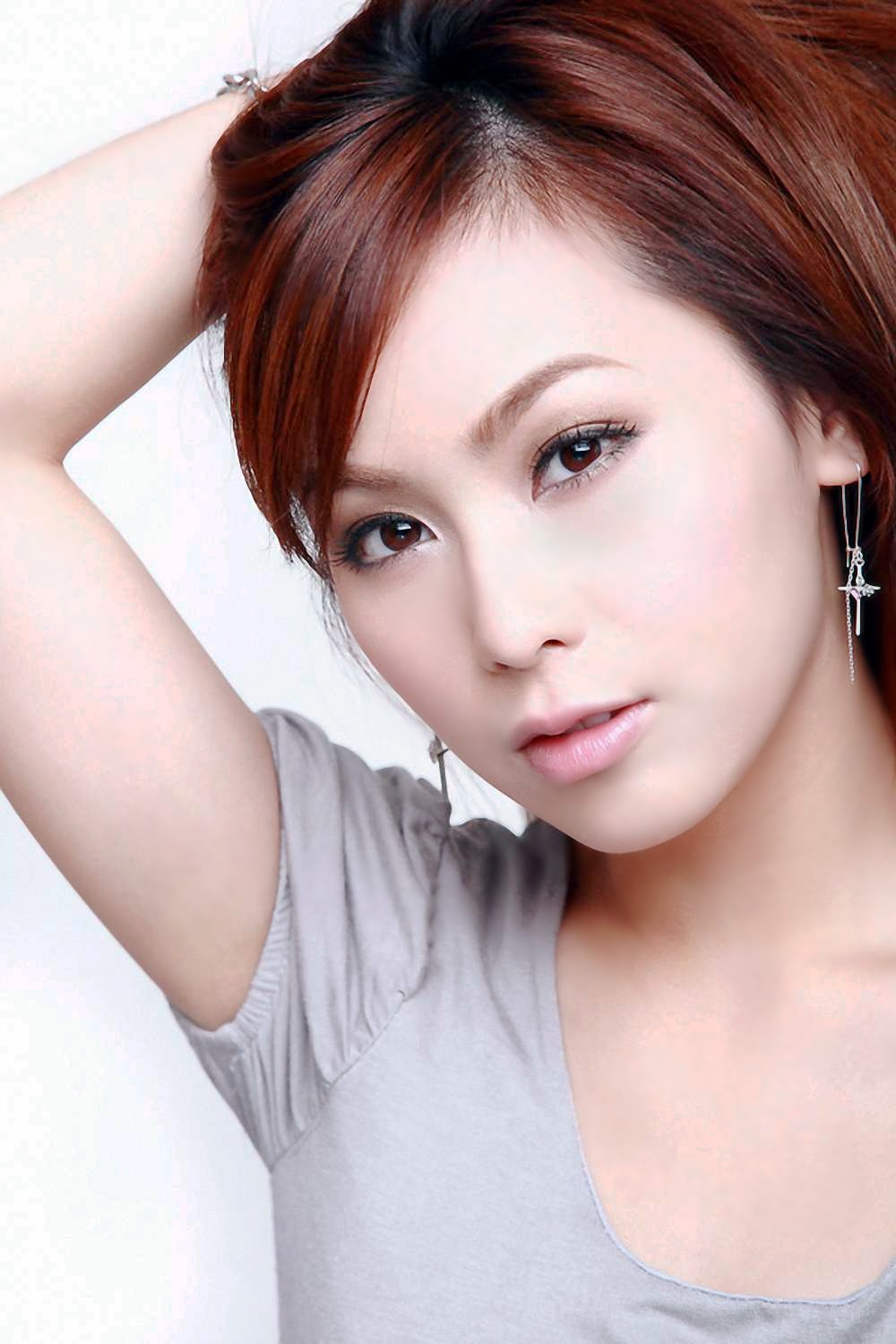 有着成熟美丽的长发素雅女子|人像|长发|女子_新浪新闻