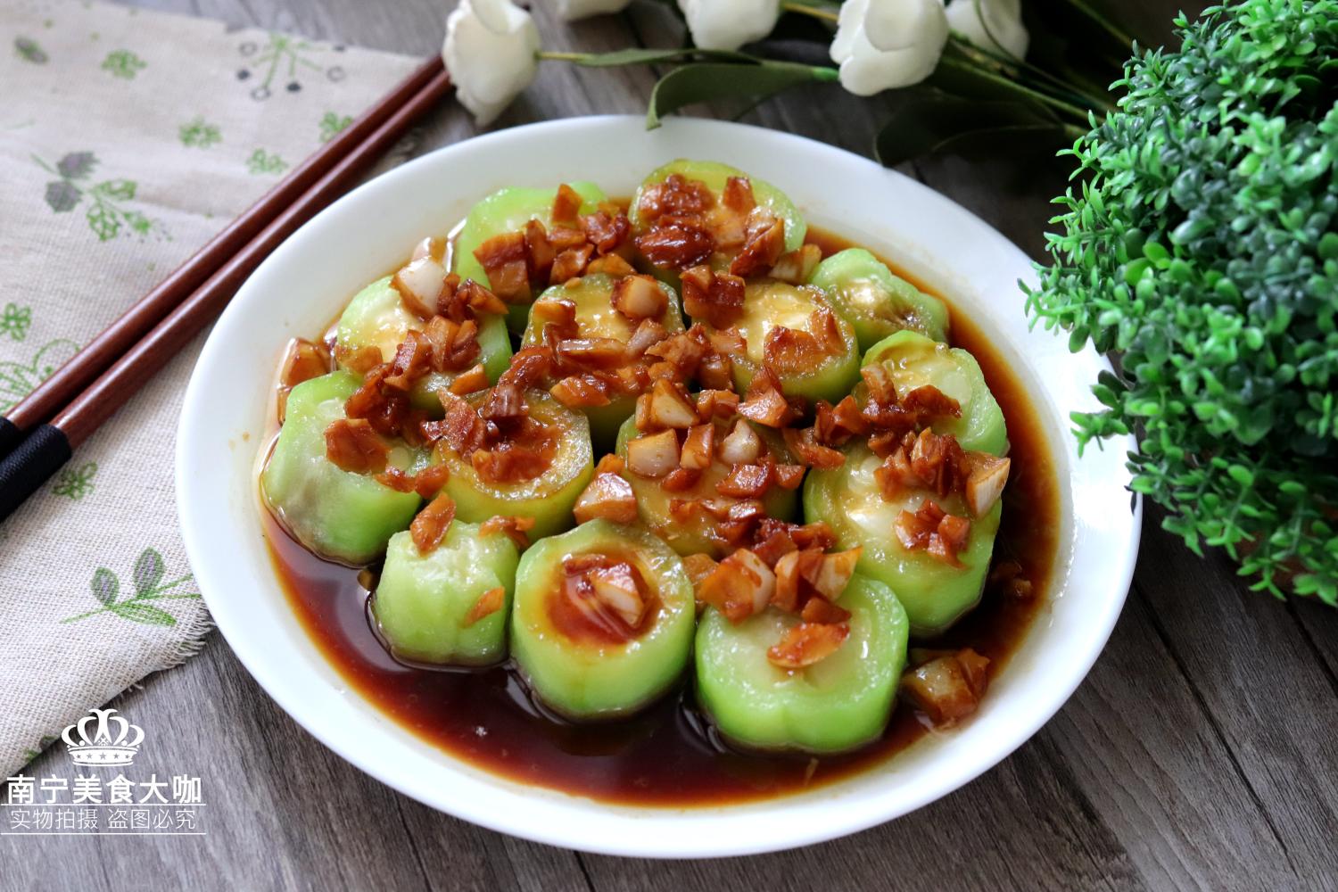 夏天就该多吃这道菜,蒸一蒸5分钟上桌,营养丰富,好吃还能降火