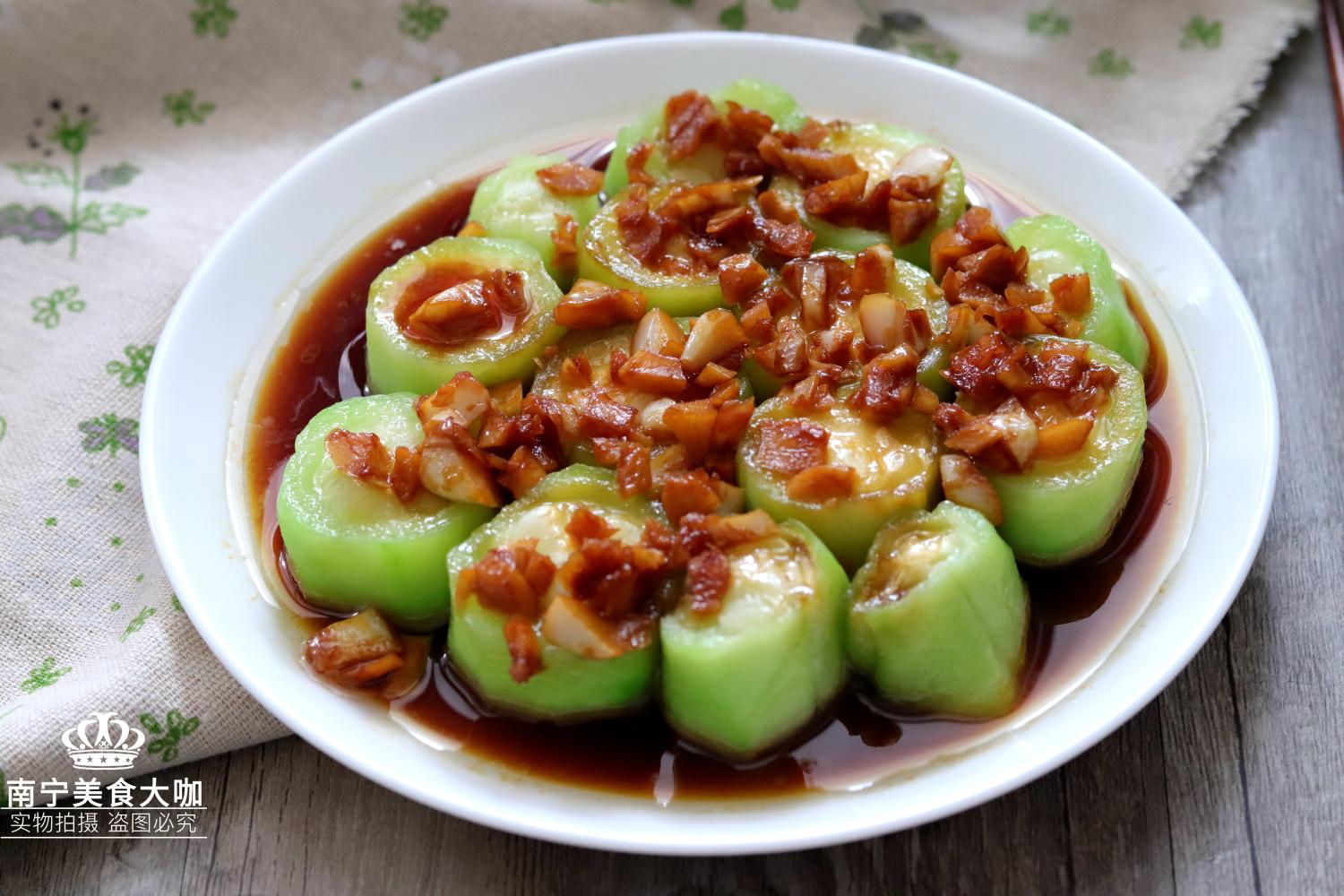 夏天就该多吃这道菜,蒸一蒸5分钟上桌,营养丰富,好吃还能降火