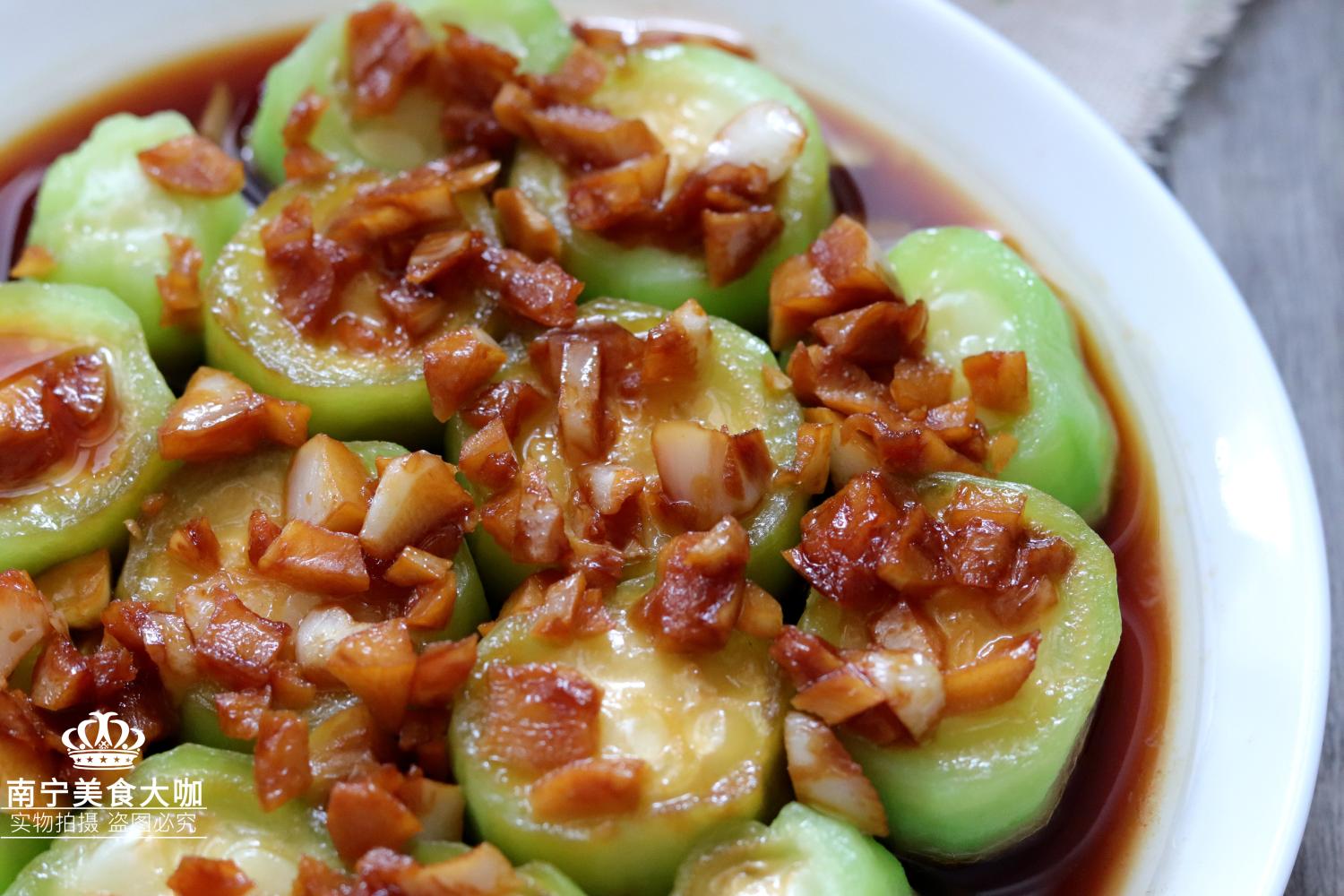 夏天就该多吃这道菜,蒸一蒸5分钟上桌,营养丰富,好吃还能降火