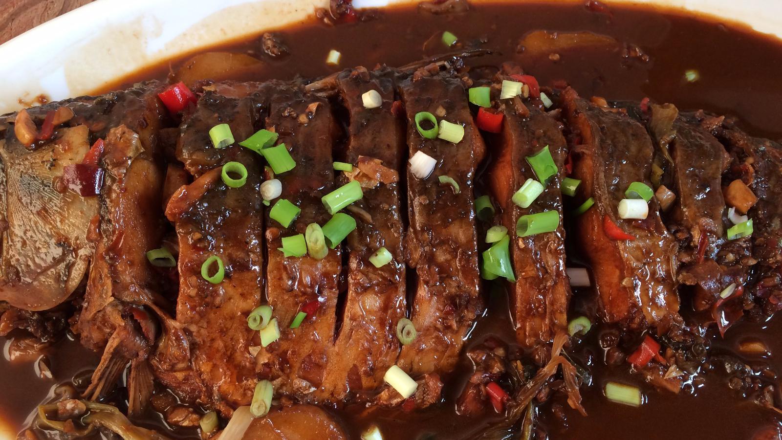 红烧鲤鱼不破皮不粘锅,方法在这里,简单实用,先收藏起来