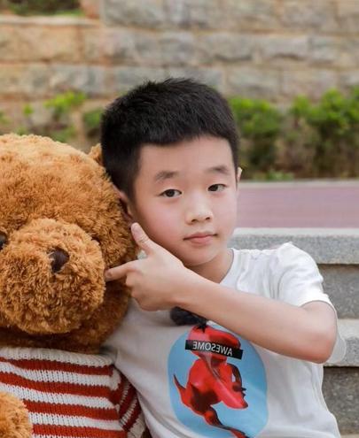 许久不见的杨阳洋近照,网友:这么帅,以后是要靠脸吃饭吗?