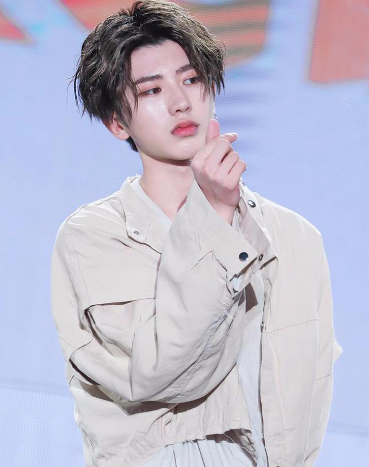 蔡徐坤花式比心合集,最后一个比心厉害了!坤坤:收到了吗?