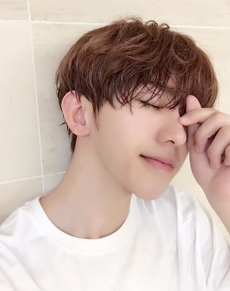 蔡徐坤花式比心合集,最后一个比心厉害了!坤坤:收到了吗?