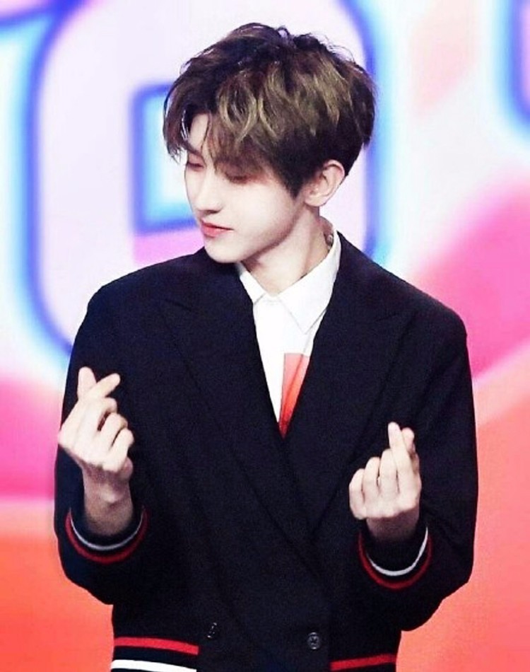 蔡徐坤花式比心合集,最后一个比心厉害了!坤坤:收到了吗?