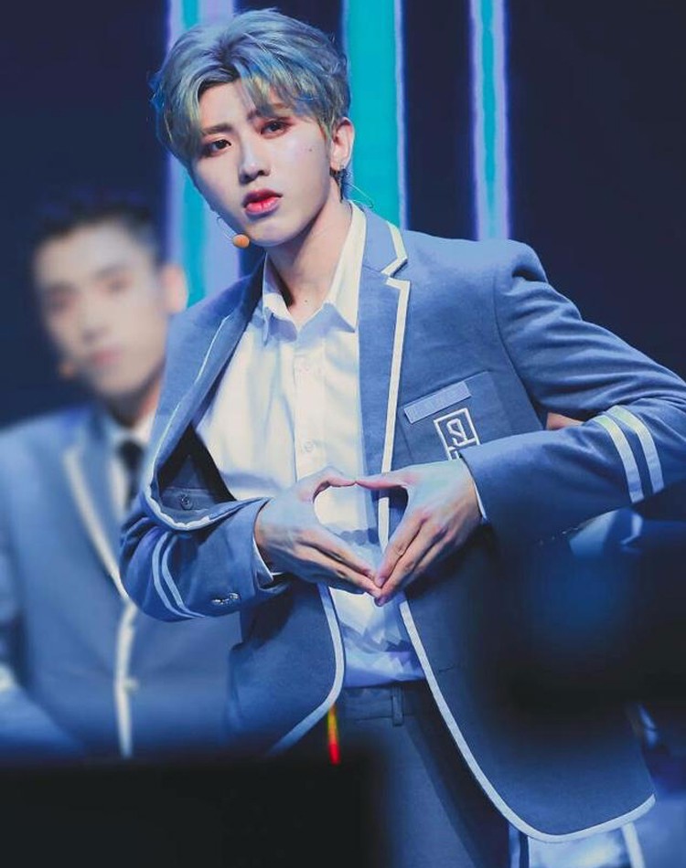 蔡徐坤花式比心合集,最后一个比心厉害了!坤坤:收到了吗?