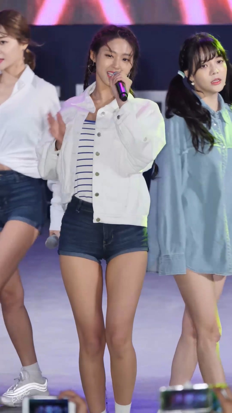 饭拍金雪炫美女,在庆典上热情歌舞《bingle bangle》,真有活力