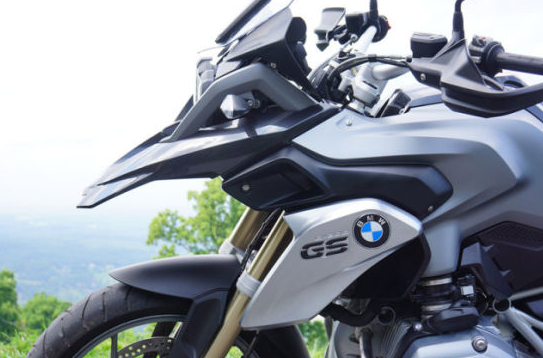 摩托车也可以上高速网上炸锅网友4辆摩托够我买辆奔驰s级