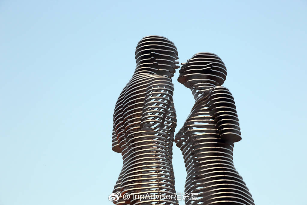 格鲁吉亚·巴统·ali and nino雕塑,用户721saifa这样说